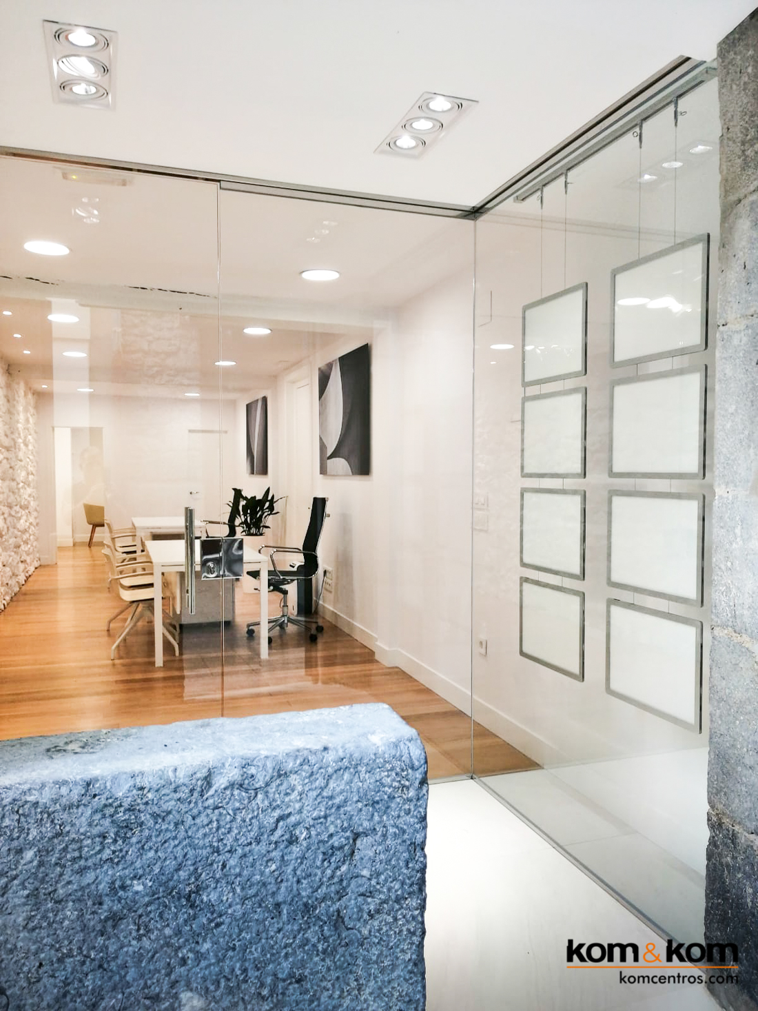 Amueblamiento decoraci&oacute;n de oficina inmobiliaria en Hernani